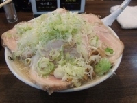 「チャーシュー麺/野菜薬味マシ/あぶら多め」@こってりらーめん 誉の写真