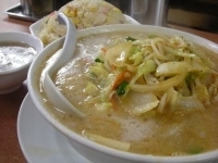 「とんこつみそ700円チャーハン590円」@てんこもりラーメンの写真