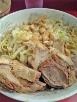 「汁なし+豚+生卵（カラカラアブラニンニクダブル魚粉ダブル）」@ラーメン二郎 環七一之江店の写真