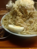 「ラーメン（ヤサイマシマシ ニンニク アブラ ショウガダレ）750」@ラーメン富士丸 板橋南町店の写真