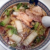 「Aセット（おいしいラーメン+おにぎり）￥700」@どうとんぼり神座 新宿店の写真
