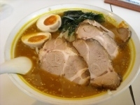 「カレーラーメン チャーシュー味玉トッピング」@ラーメン専科 高場の写真