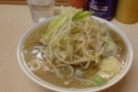 「小ラーメン650円（ヤサイ・ニンニク・カラメ）」@ラーメン二郎 京成大久保店の写真