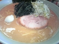 「醤油豚骨らーめん」@横浜ラーメン とんこつ家 平須店の写真