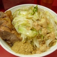 「汁なし 大 700円 + 豚5枚入り 100円（ヤサイダブル・魚」@ラーメン二郎 環七一之江店の写真