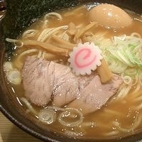 「らーめん + 味付玉子」@麺屋大斗 西新橋店の写真