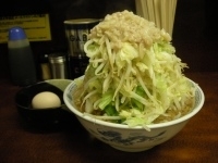 「小ラーメン（650円）生玉子（50円）」@ラーメン二郎 めじろ台法政大学前店の写真