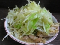 「小ラーメンブタ入り（野菜マシマシ・ニンニク）」@ラーメン二郎 横浜関内店の写真