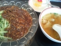 「ジャージャン麺セット（ワンタン、アンニン豆腐付き）700円」@香港亭 八千代緑が丘店の写真