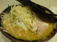 「のりラーメン（麺ちょいヤワ+キャベツモヤシ、+大盛り）750円+」@神田ラーメン わいず 神田本店の写真