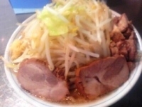 「塩らーめん+こま切れ豚 野菜にんにく 670円」@ラーメン大 下高井戸店の写真