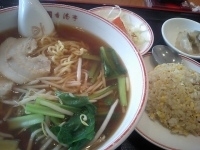 「ラーメンセット（半チャーハン、サラダ、ザーサイ付き）500円」@香港亭 八千代緑が丘店の写真