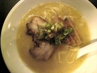 「らーめん白（700円）」@音麺酒家 楽々の写真