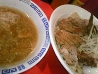 「豚卵入りざるラーメン大盛り（ノーコール）」@ラーメン二郎 府中店の写真