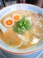 「ラーメン（大盛り+味玉）」@らー麺 どんの写真