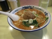 「坦々麺840円、餃子5個550円」@手作り餃子ラーメン まる長の写真
