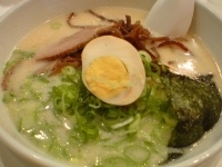 「ラーメン（+サービス替玉）500円」@博多天神 御茶ノ水駅前店の写真