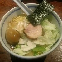 「豚骨ラーメン+味付玉子+玉ネギ」@たけちゃんにぼしらーめん 代々木店の写真