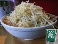「大盛りラーメン（野菜はそんなに多くしないでもいいですから）」@ラーメン髭の写真