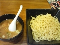 「特製醤油豚骨つけ麺 粉節 750円 大盛210円」@ラーメン&らーめん 一代元 エルミこうのすショッピングモール店の写真