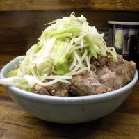 「麺マシ 大豚入りラーメン 950円 ヤサイマシマシニンニクマシマ」@ラーメン二郎 新小金井街道店の写真