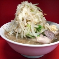 「小ラーメン（麺半分・固め・ヤサイマシ・ニンニク少なめ）￥650」@ラーメン二郎 神田神保町店の写真