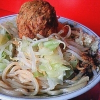 「黄金爆弾麺 （1,000円）」@麺でる 田園調布本店の写真