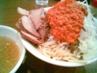 「ぶた入りオロチョンつけ麺/とうがらし・ヤクミ（玉ねぎ）・ヤサイ多」@にかいやの写真