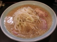「豚入りラーメン \700（脂多め、ニンニク少し）」@ラーメン 新橋店の写真