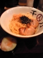 「油そば大盛（210g）（600円）+温玉（100円）+半ライス（」@油そば専門店 万人力の写真