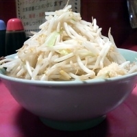 「普通盛￥700（麺固め・ヤサイマシマシ・ニンニク少なめ）」@ラーメン二郎 歌舞伎町店の写真