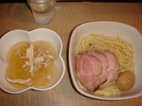 「フランス産鴨のフォアグラと松茸のコンソメロワイヤル風つけめん」@菜の写真