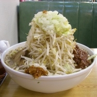 「魂麺（男盛り）+野菜タワー」@常勝軒 前橋総本店の写真