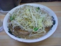 「らーめん（にんにく、野菜多め） 700円」@ラーメン二郎 品川店の写真