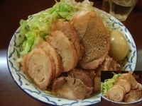 「豚増しらーめん大盛り+豚増し+味付卵（麺まし、麺かため、やさい多」@らーめん陸の写真