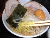 「味玉醤油ラーメン800円+サービスライス」@宗家一条流 八代目直系 がんこラーメン 町屋店の写真