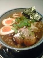 「燻玉香るフレーバー叉焼麺」@麺行使 伊駄天 立川の写真