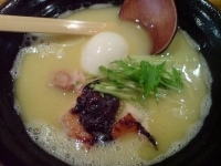 「鶏白湯魚だしらーめん」@ラーメンダイニング ほんまれの写真