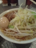 「ラーメン（脂少なめ）+味玉」@らーめん大 本郷店の写真
