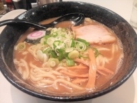 「らーめん+中盛+生玉子」@らーめん・つけめん 満帆 太田本店の写真