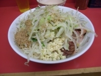 「汁なし小600円（ヤサイ・ニンニク・カラメ、魚粉）+豚100円+」@ラーメン二郎 環七一之江店の写真