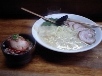 「醤油チャーシュー入り塩ラーメン大盛」@厚木本丸亭の写真