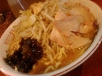 「ラーメン 大盛（クーポン）ヤサイ ニンニク少し」@らーめん ぽっぽっ屋 水道橋店の写真