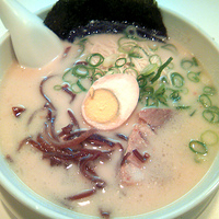 「ラーメン  500円 替え玉（ばりかた） 無料券使用」@博多天神 新宿御苑店の写真