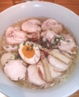 「鶏チャーシューそば+味玉」@支那そば 一本気の写真