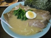 「豚骨醤油ラーメン チャーシュートッピング」@横浜ラーメン ながせ家の写真