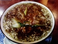 「牛すじ煮込みのせラーメン」@胡麻屋の写真