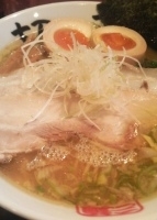 「白醤油ラーメン（細麺硬め）」@麺や三笑 はじめの写真