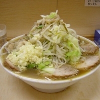 「大ブタダブル 950円（ヤサイマシマシ・ニンニクマシマシ・アブラ」@ラーメン二郎 京成大久保店の写真