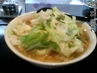 「JBらーめん（680円）+どかキャベツ（100円）」@ブラウンの写真